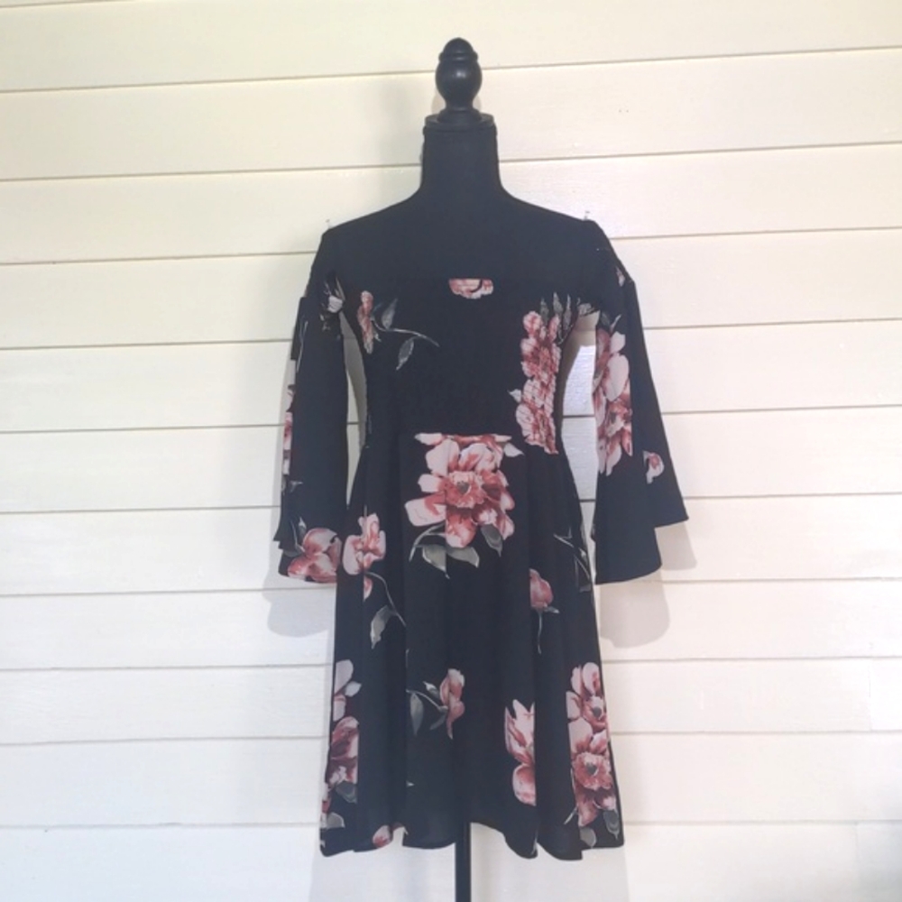Women's Black Floral Off The Shoulder Dress Size Large
